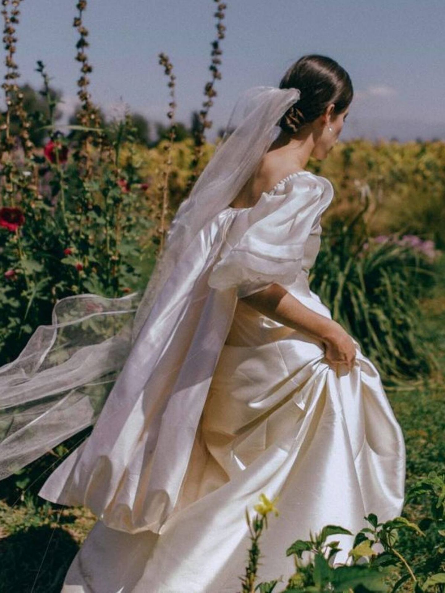 Un vestido de novia de Alejandra Oria. (Instagram/@alejandraoria. Foto: @estudiojuger)