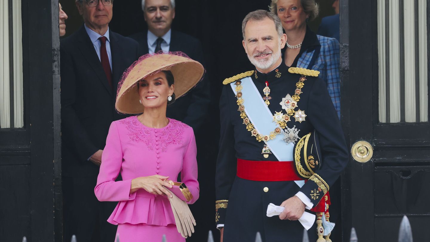 Los reyes de España, Felipe VI y Letizia, en la coronación de Carlos III. (EFE)
