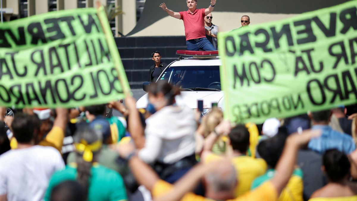 Bolsonaro se manifiesta contra la cuarentena e insta a la "intervención militar"