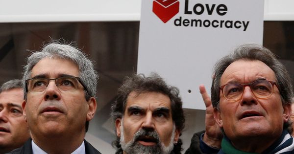 Foto: El expresidente de la Generalitat Artur Mas (d) y el exconsejero de Presidencia Francesc Homs. (Reuters) 
