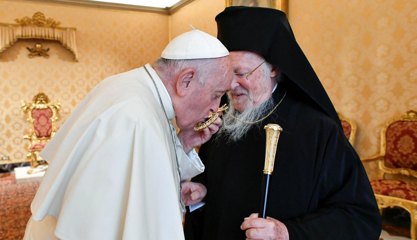 El papa Francisco junto a Bartolomé I. (Reuters)
