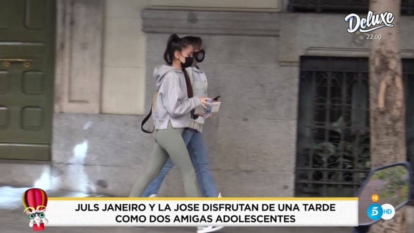 'Socialité' capta a María José Campanario con su hija. (Mediaset España)
