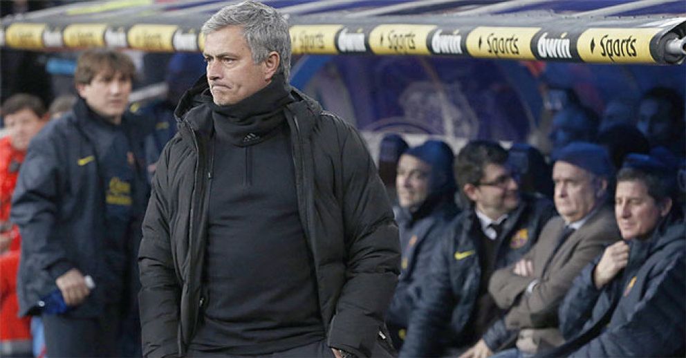 Foto: La metamorfosis de Mourinho: riega el césped y sale a ganar