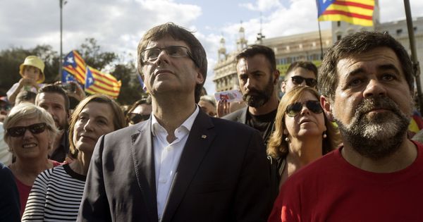 Foto: El presidente de la Generalitat, Carles Puigdemont, en la manifestación con motivo de la Diada. (EFE)