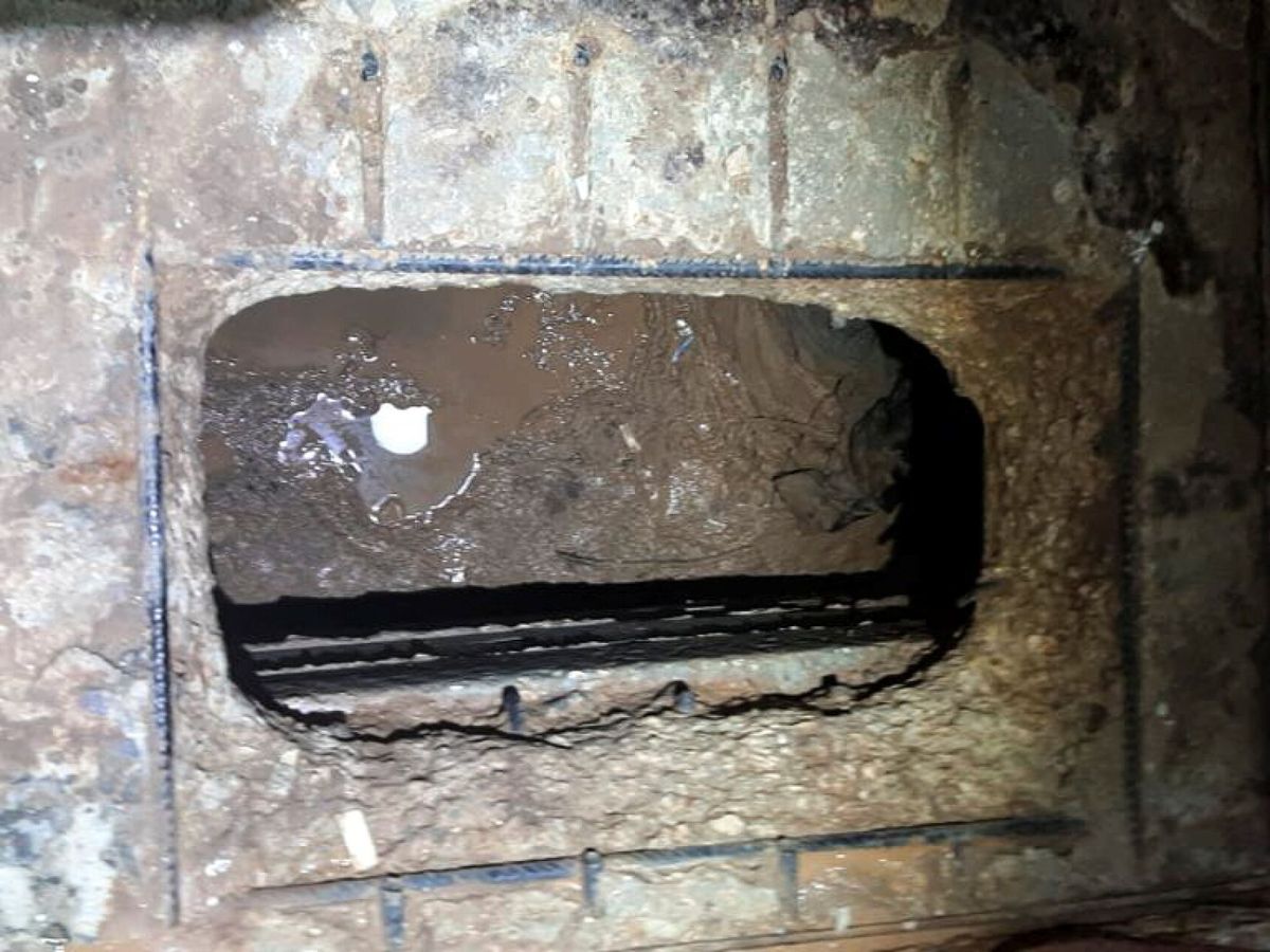 Foto: El agujero por el que habrían escapado los presos (Reuters/Servicio israelí de prisiones)