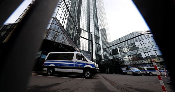 Foto: Registro en la sede de Deutsche Bank por blanqueo de capitales (Reuters)