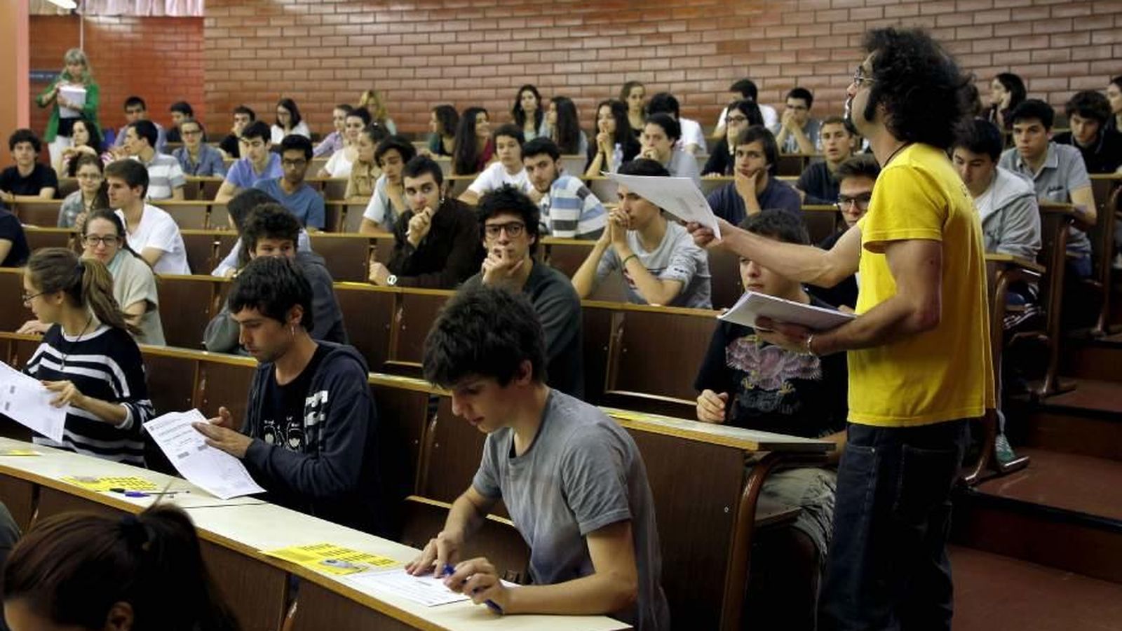Foto: Una de las aulas de la Facultad de Biología de la Universidad de Barcelona. (EFE)