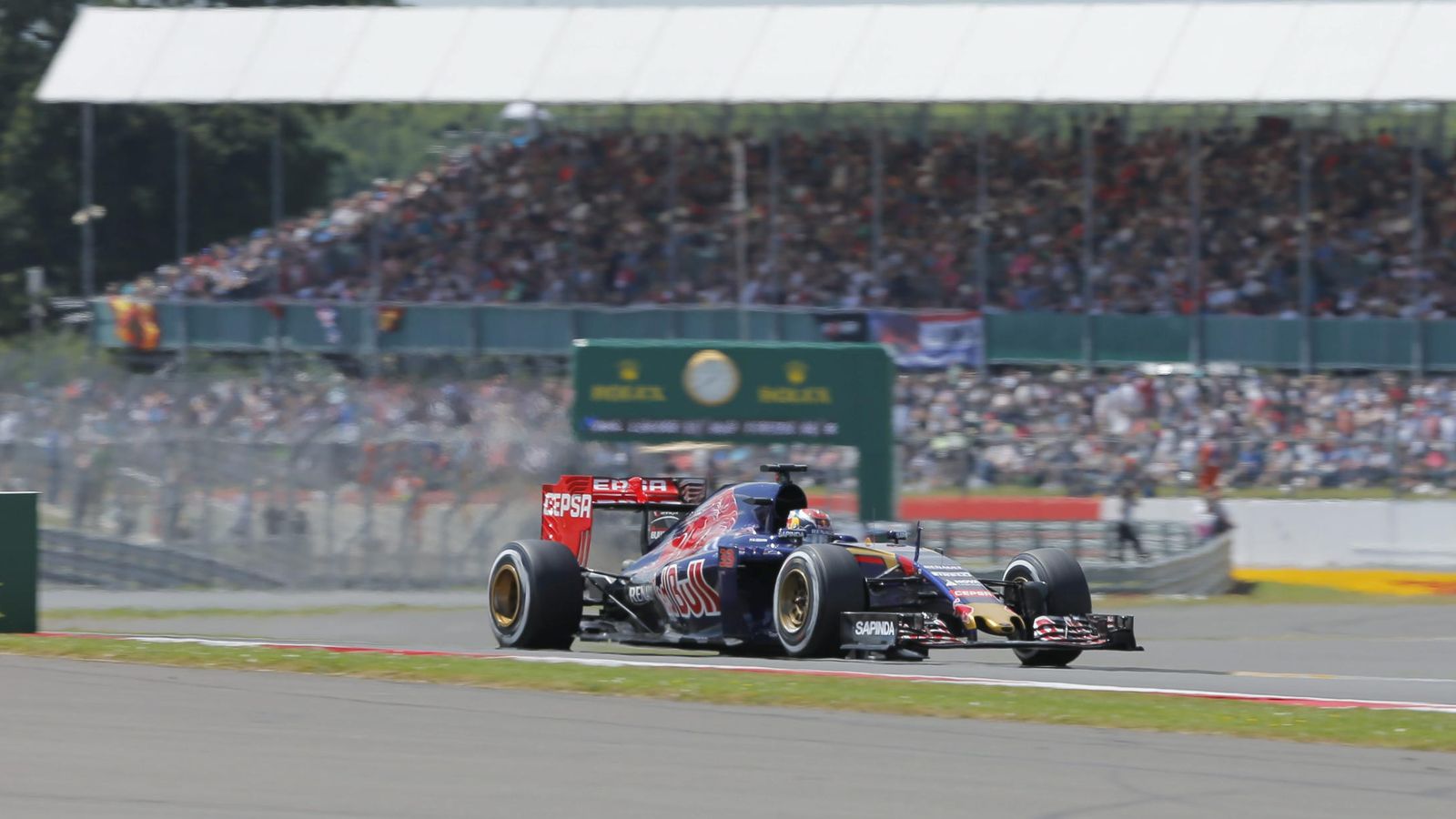 Foto: Max Verstappen en acción durante la clasificación del Gran Premio de Gran Bretaña (Efe)