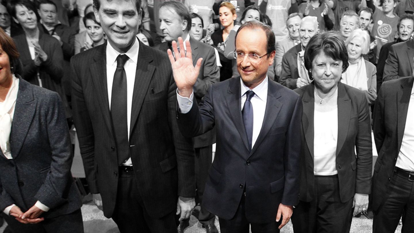 Hollande durante un acto en 2011 en el que coincidieron Ségoléne Royal, trierweiler y Gayet  (Reuters).