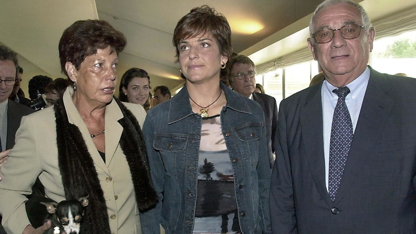 Arantxa Sánchez Vicario junto a sus padres. 
