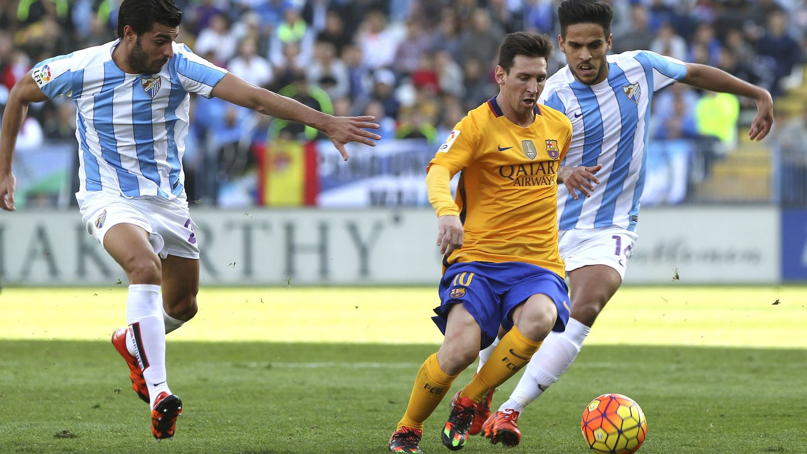 Foto: Leo Messi salvó al Barcelona en La Rosaleda con un gol que dio los tres puntos al Barcelona (EFE)