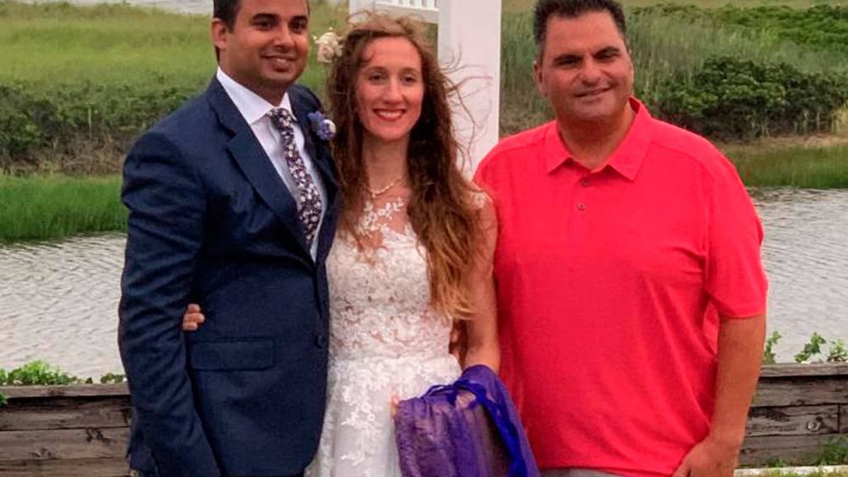 Un alcalde salva 'in extremis' la boda de una pareja a la que el cura dejó en la estacada
