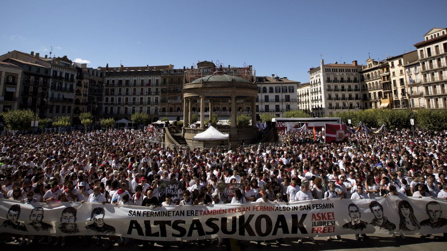 Concentración en Pamplona en apoyo de los acusados durante los San Fermines. (EFE)