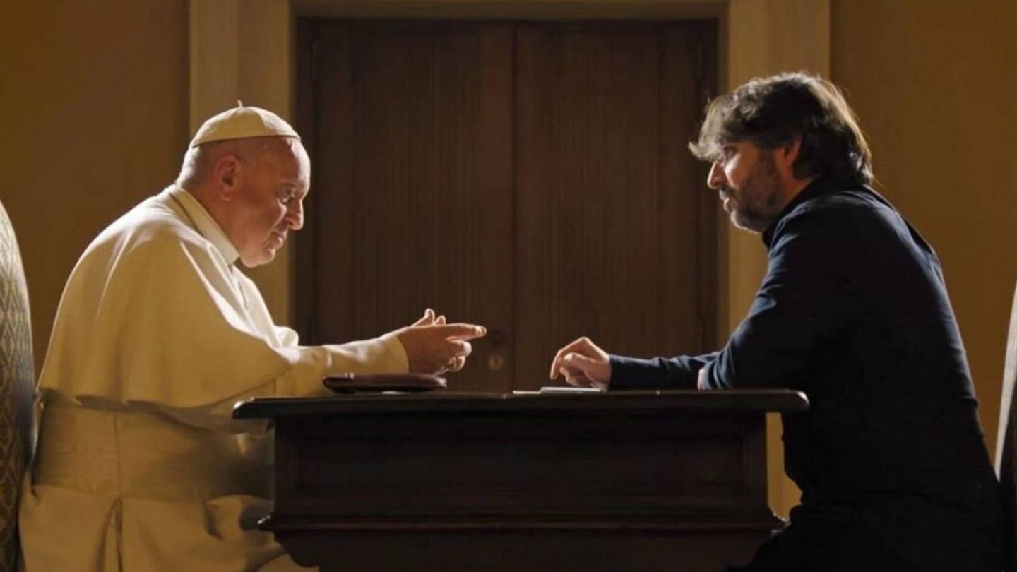 El Papa Francisco y Jordi Évole. (Atresmedia)
