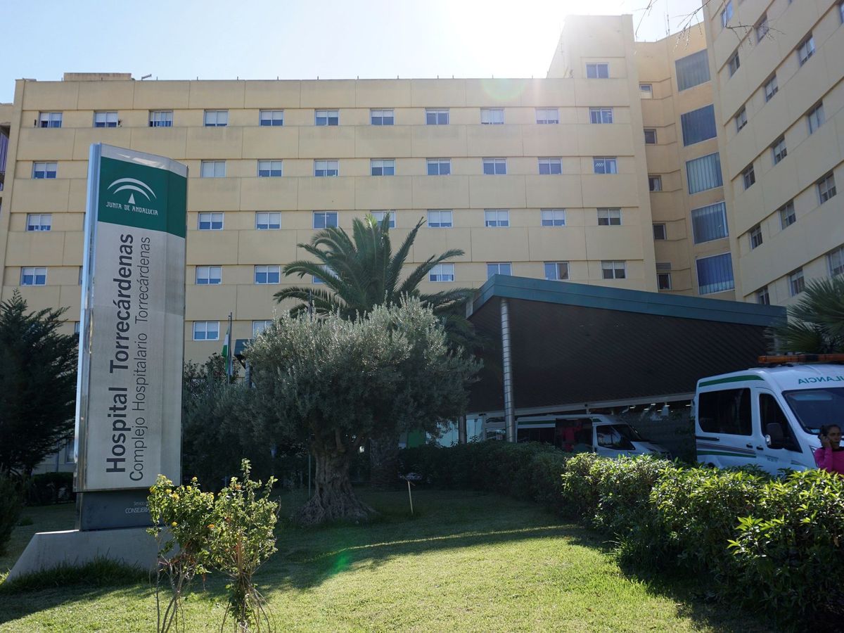 Foto: Imagen de archivo del hospital Torrecárdenas de Almería. (EFE/Carlos Barba)