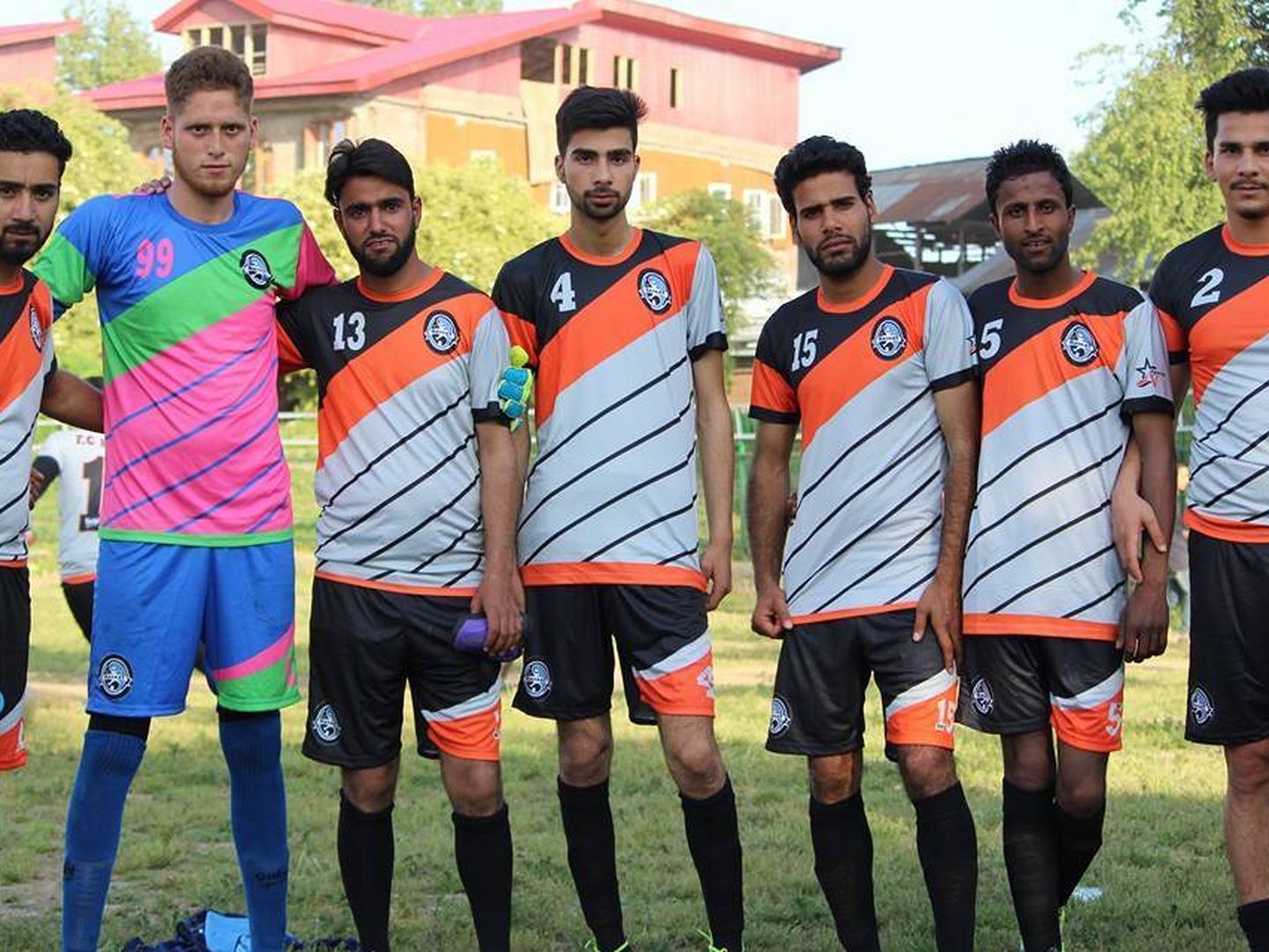 Majid Khan (portero, segundo por la izquierda), con su equipo | Foto: FC Haayat