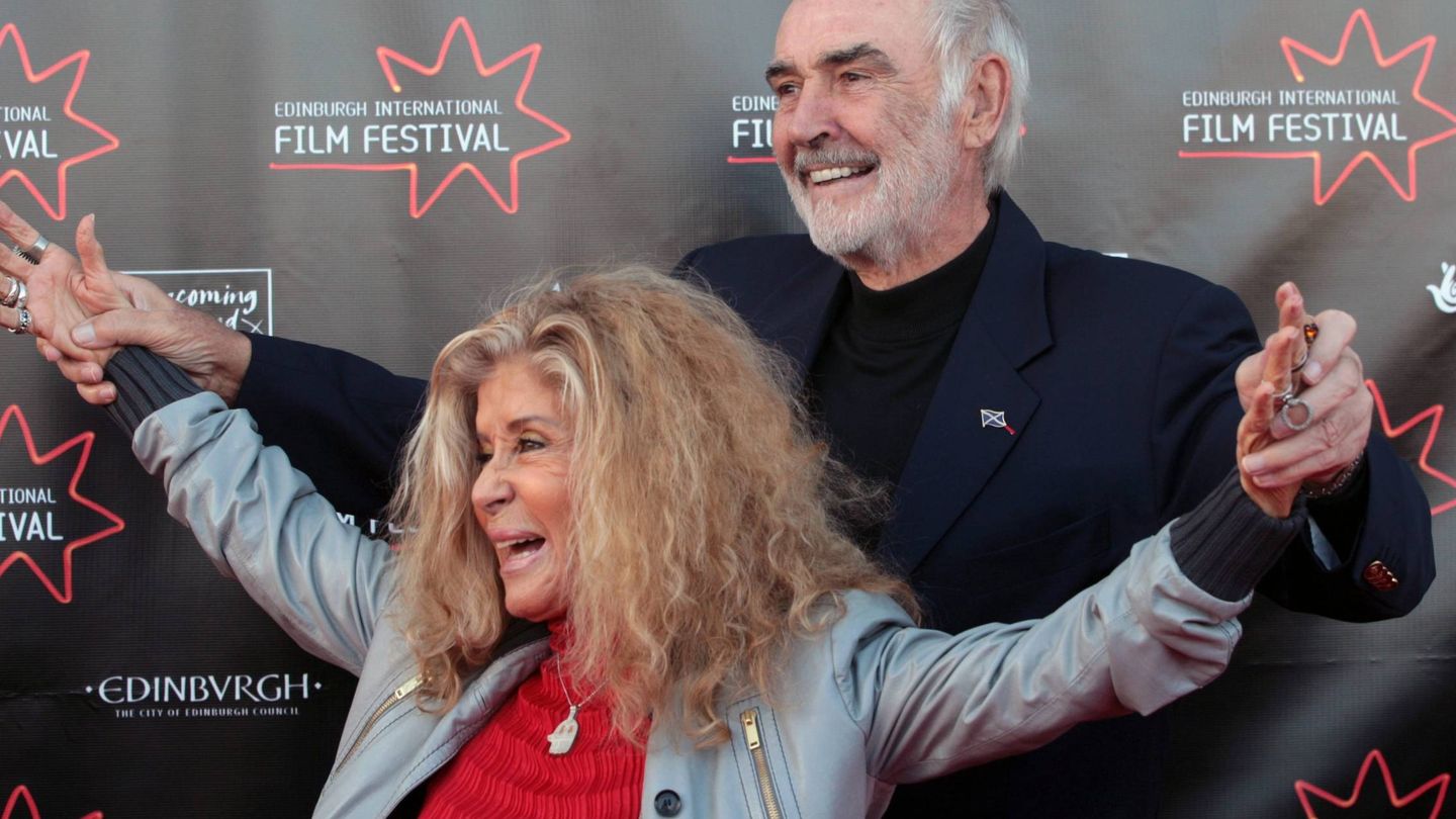 Sean Connery con su mujer, Micheline Roquebrune, en una image reciente. (EFE)