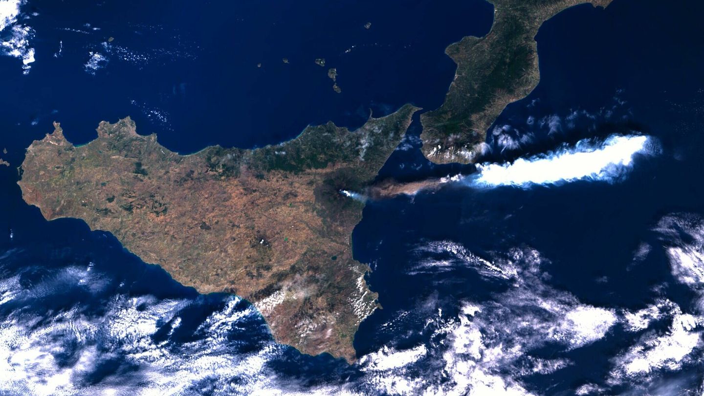 Vista de la reciente erupción del Etna, a través de Sentinel-3. (Ibai Ameztoy/Flickr)
