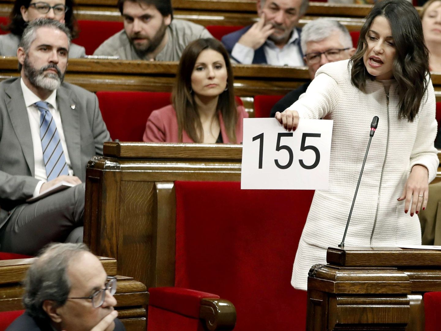 La líder de Ciutadans, Inées Arrimadas, interpela al presidente de la Generalitat, Quim Torra (i). (EFE)