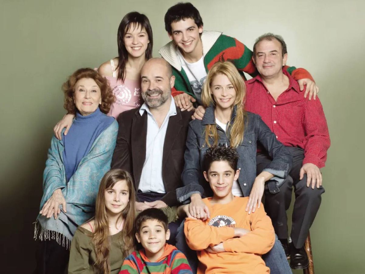 Foto: El elenco protagonista al completo de 'Los Serrano'. (Mediaset)