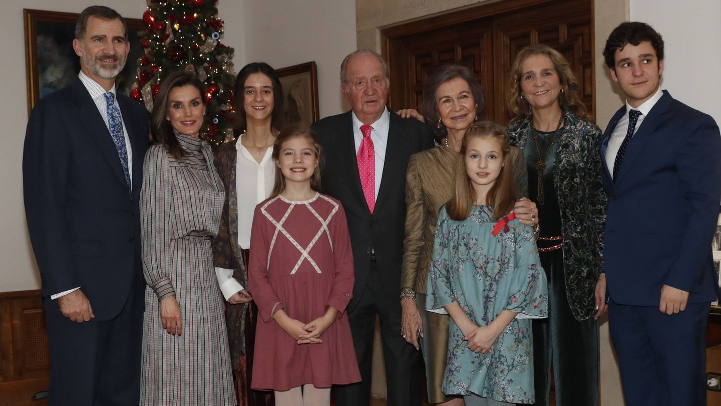 Fotografía del almuerzo familiar en el Palacio de La Zarzuela con motivo del 80 aniversario de Don Juan Carlos. (EFE)