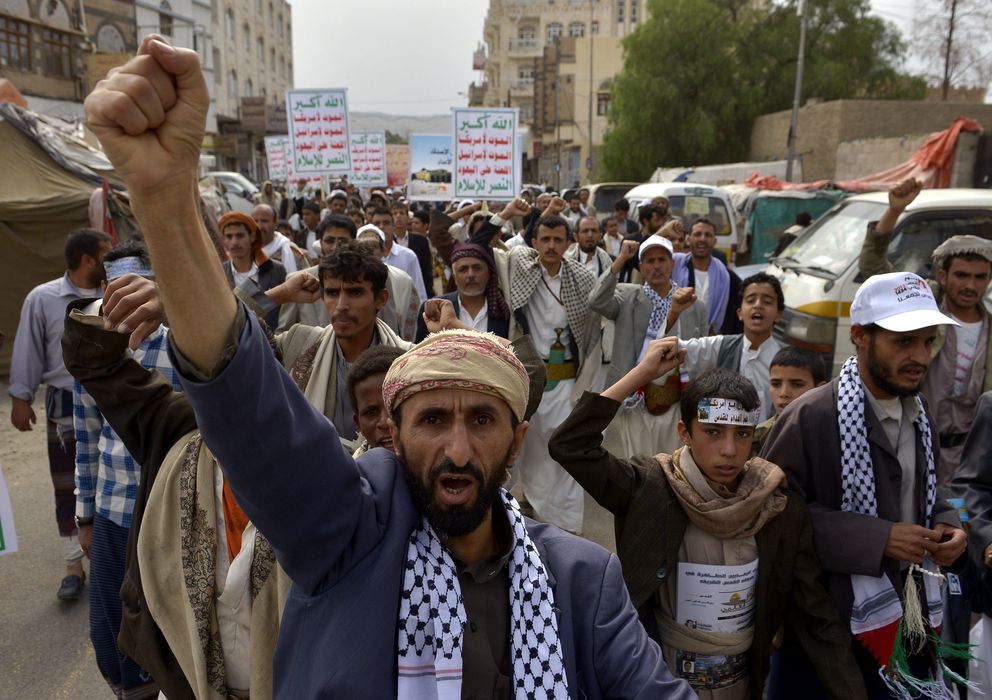 Foto:  Varios musulmanes durante una protesta contra Israel, en Saná, Yemen. (Efe)