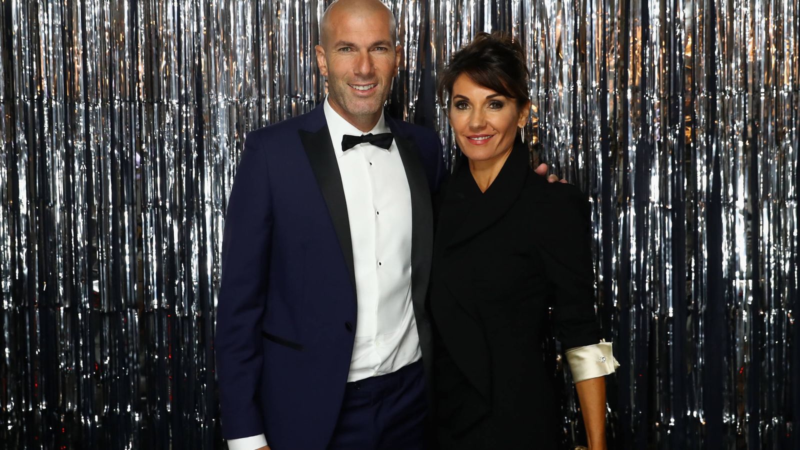 Foto: Zinedine Zidane y su mujer, Veronique Fernández, en unos premios de la FIFA. (Getty)