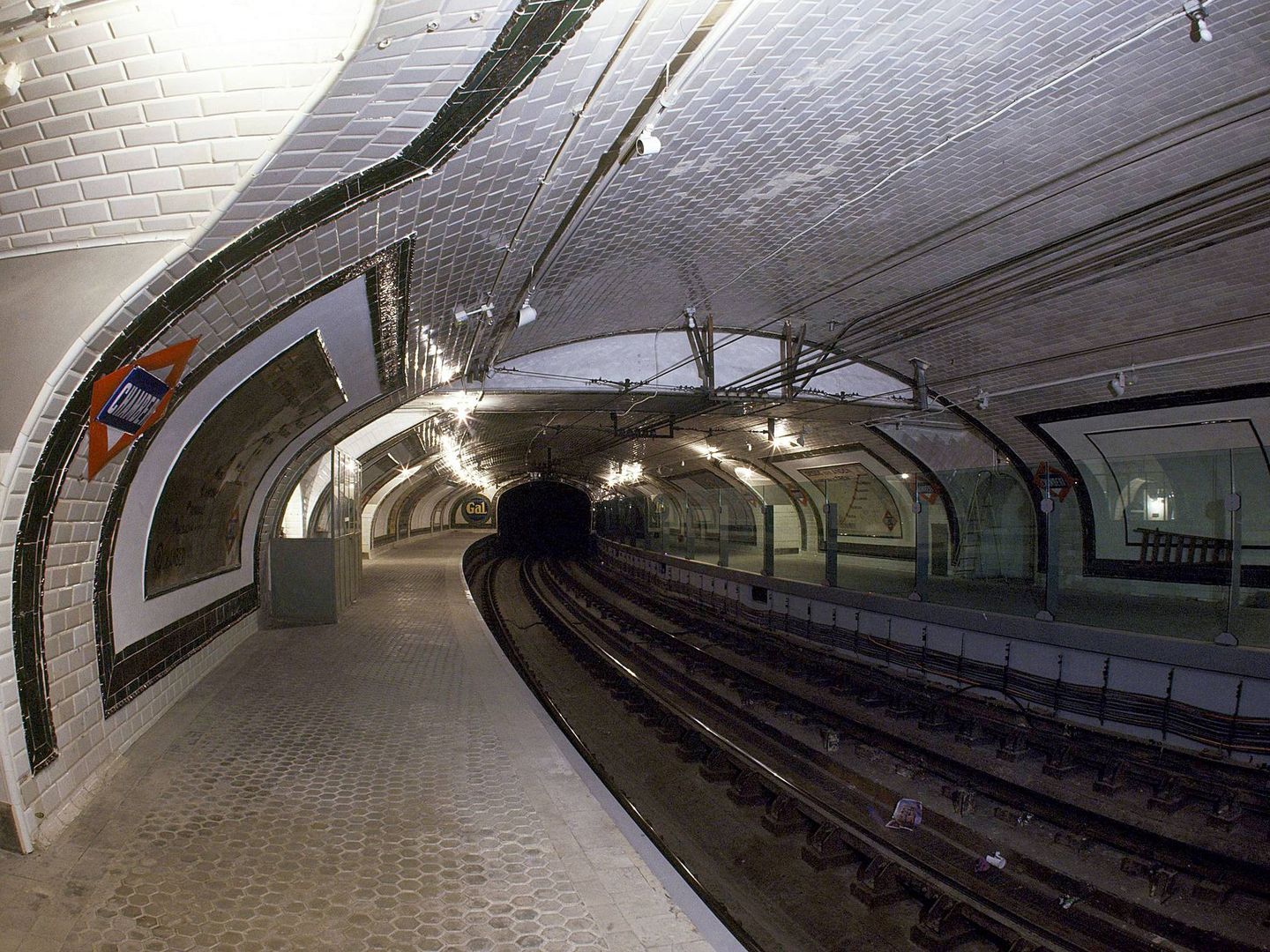 Interior de la estación de Chamberí tras la restauración. (EFE)