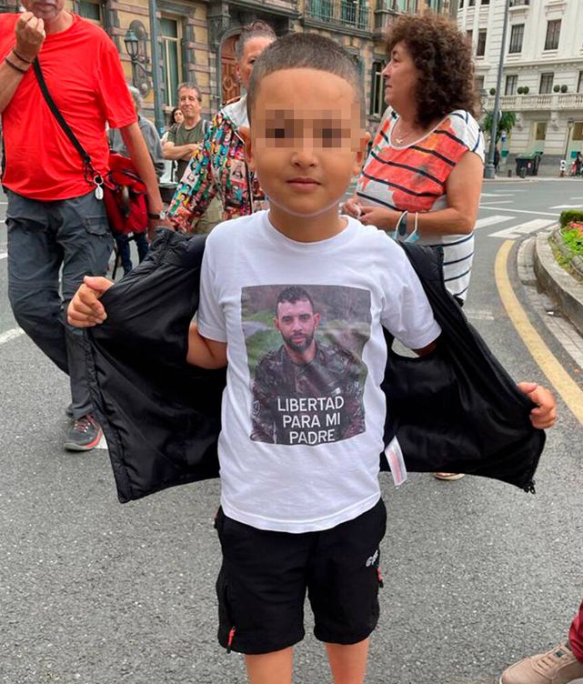 El hijo de Mohamed Abdellah, en la protesta (I.C.) 