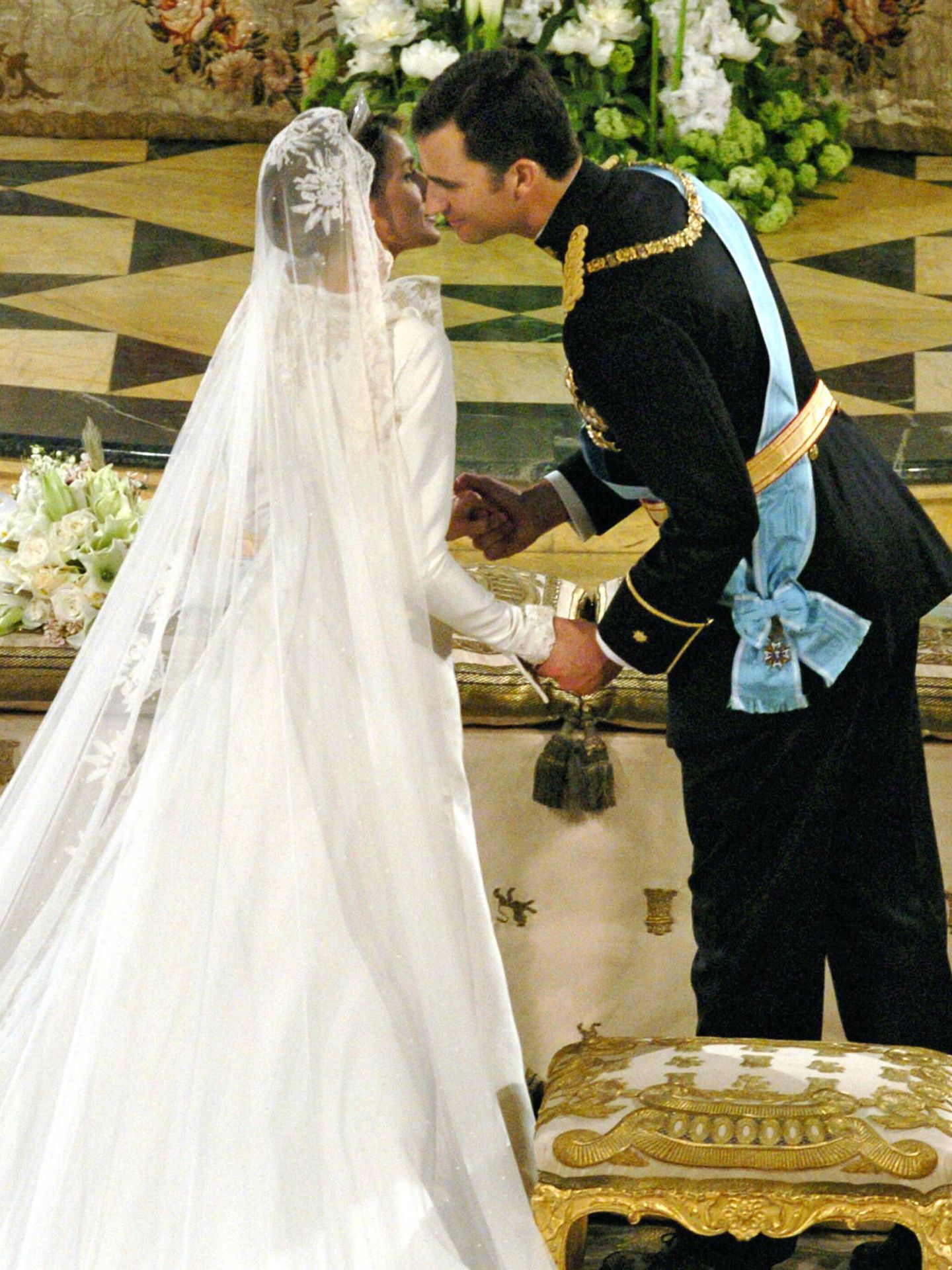 El rey Felipe y la reina Letizia, en el día de su boda. (Getty)