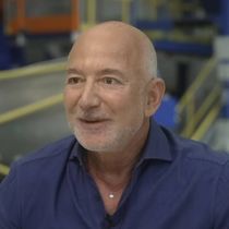 Foto: Jeff Bezos, en un momento de la entrevista (YouTube/CNBC)