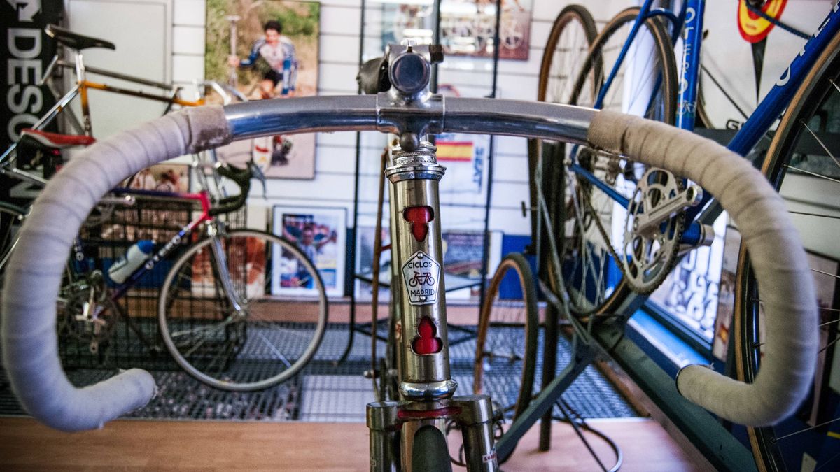 Socialista Considerar participar La caída de las bicicletas Otero, la tienda de barrio que ganó la Vuelta a  España