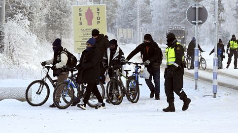 Migrantes en bicicleta a 22º bajo cero: así está presionando Rusia la frontera con Finlandia