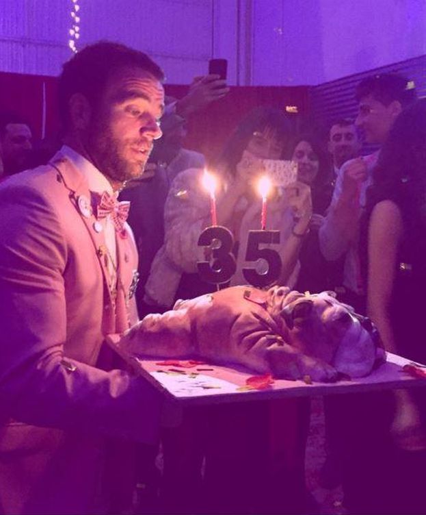 Foto: Carles Francino con su tarta de cumpleaños (Instagram).