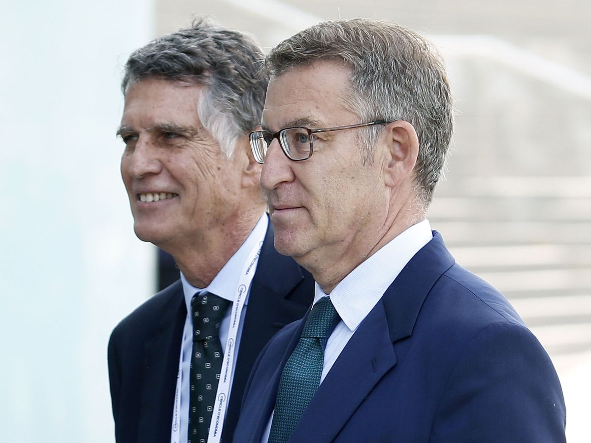 Foto: Jaume Guardiola y Alberto Núñez Feijóo en el Cercle. (EFE/Andreu Dalmau)