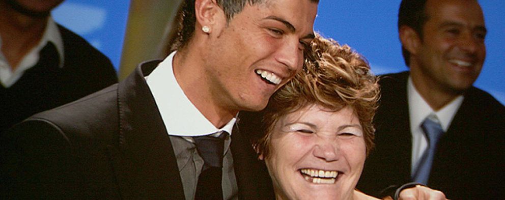 Foto: Irina provoca un 'cisma' entre Ronaldo y su madre, que se va de su casa de la Finca