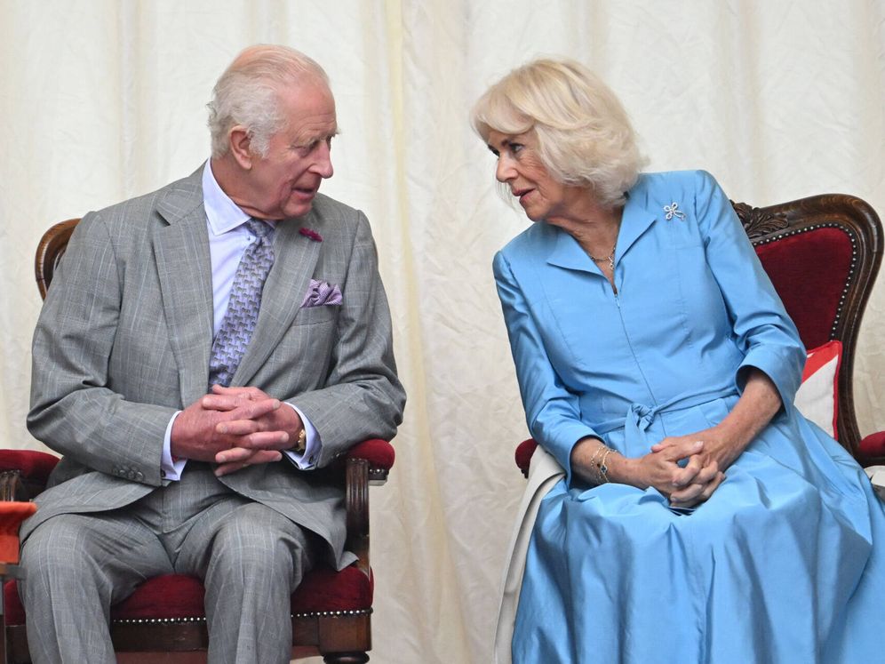 El parón del rey Carlos III y la reina Camila en su visita a la isla de ...