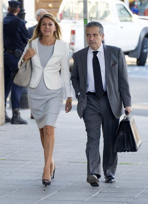Foto: María Dolores de Cospedal junto a su abogado