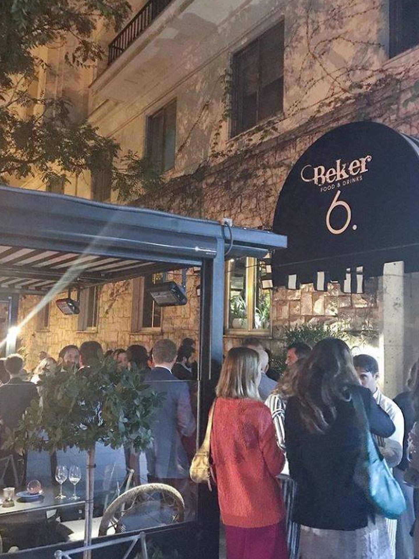 Una imagen externa del restaurante Beker 6. (Instagram)