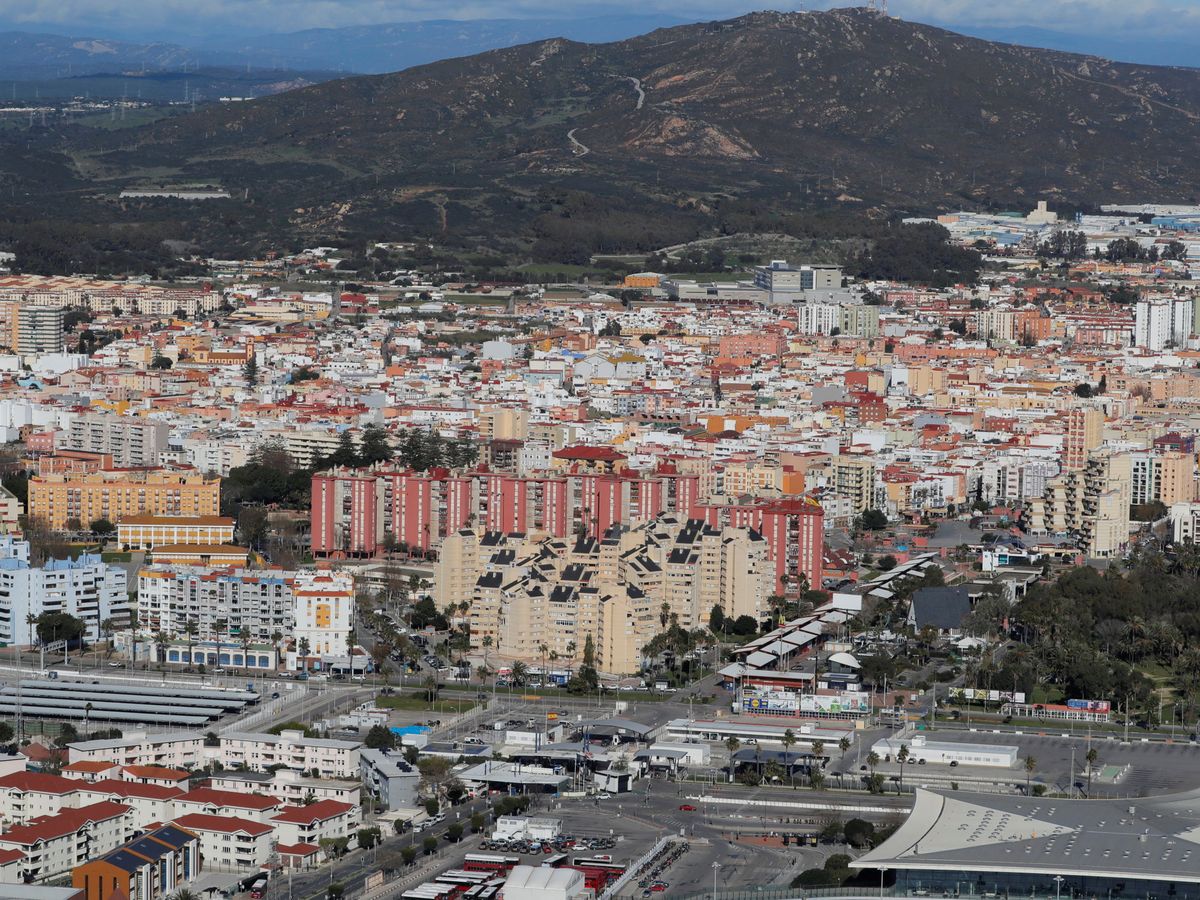 Foto: Vista de la frontera entre Gibraltar y la Línea de la Concepción. (Reuters/Jon Nazca)