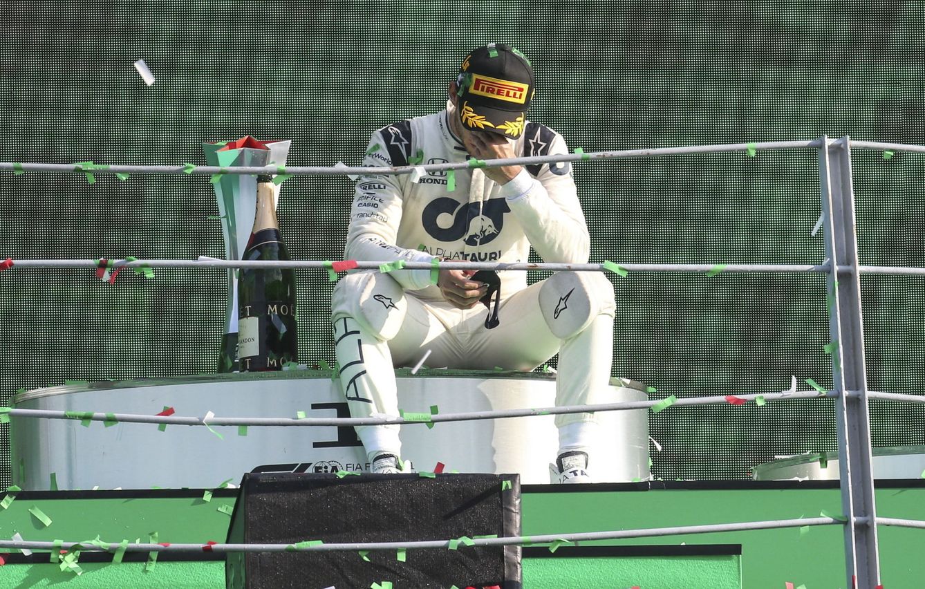 La emoción de Pierre Gasly en el podio del Gran Premio de Italia. (EFE)