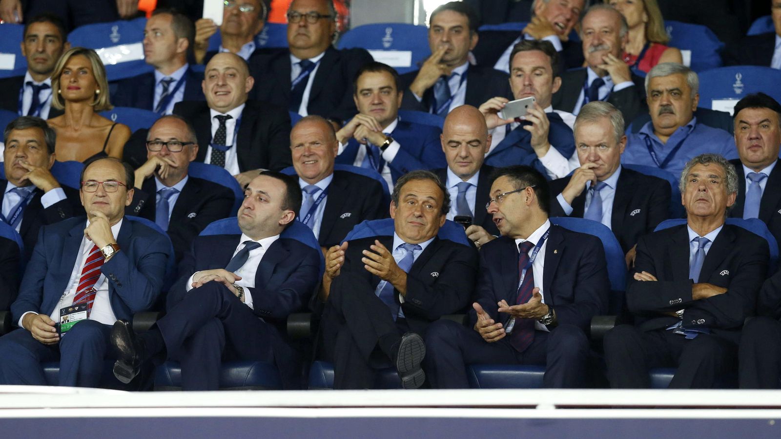 Foto: Bartomeu, entre el presidente de la UEFA, Michel Platini, y Ángel María Villar
