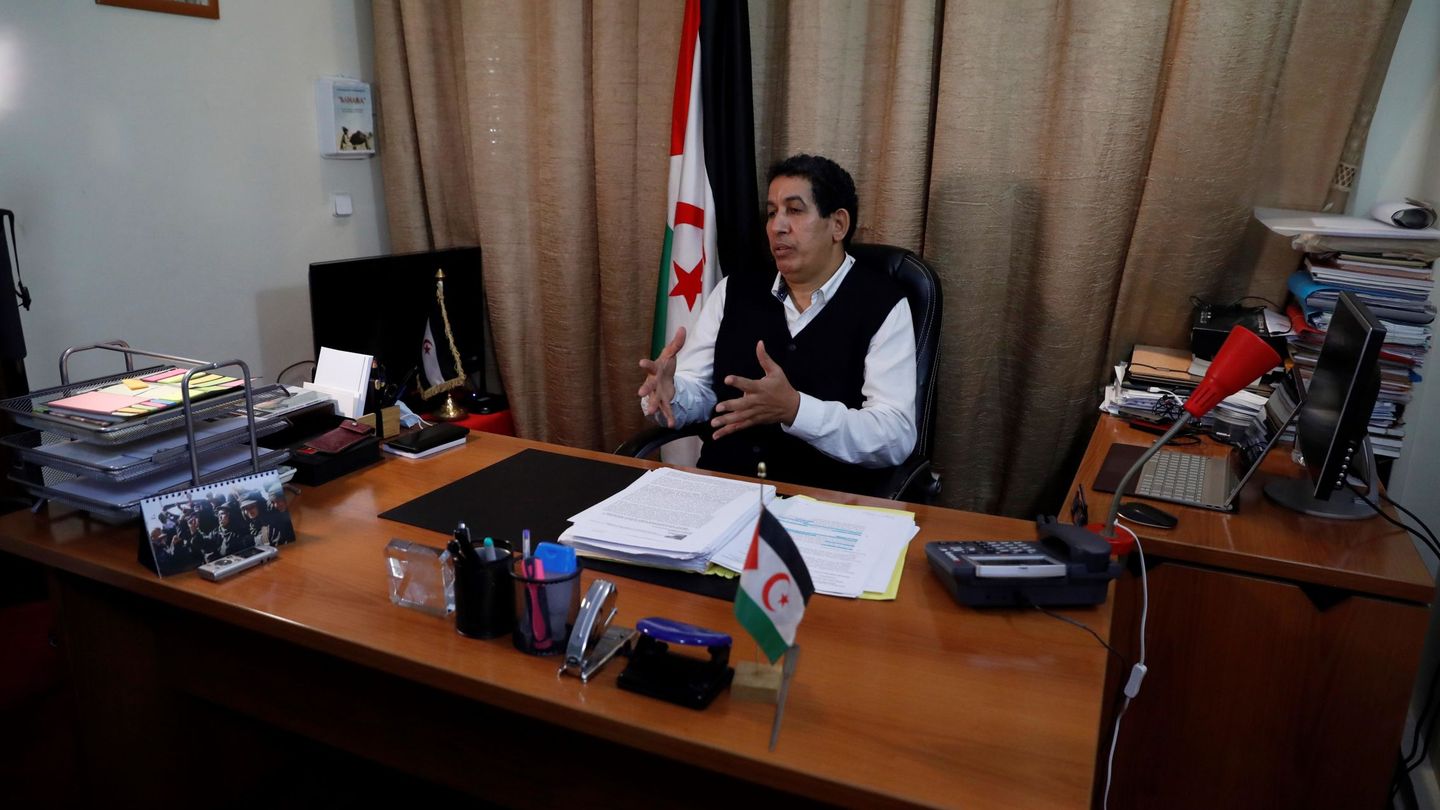 El representante del Frente Polisario para España, en su despacho. (EFE)