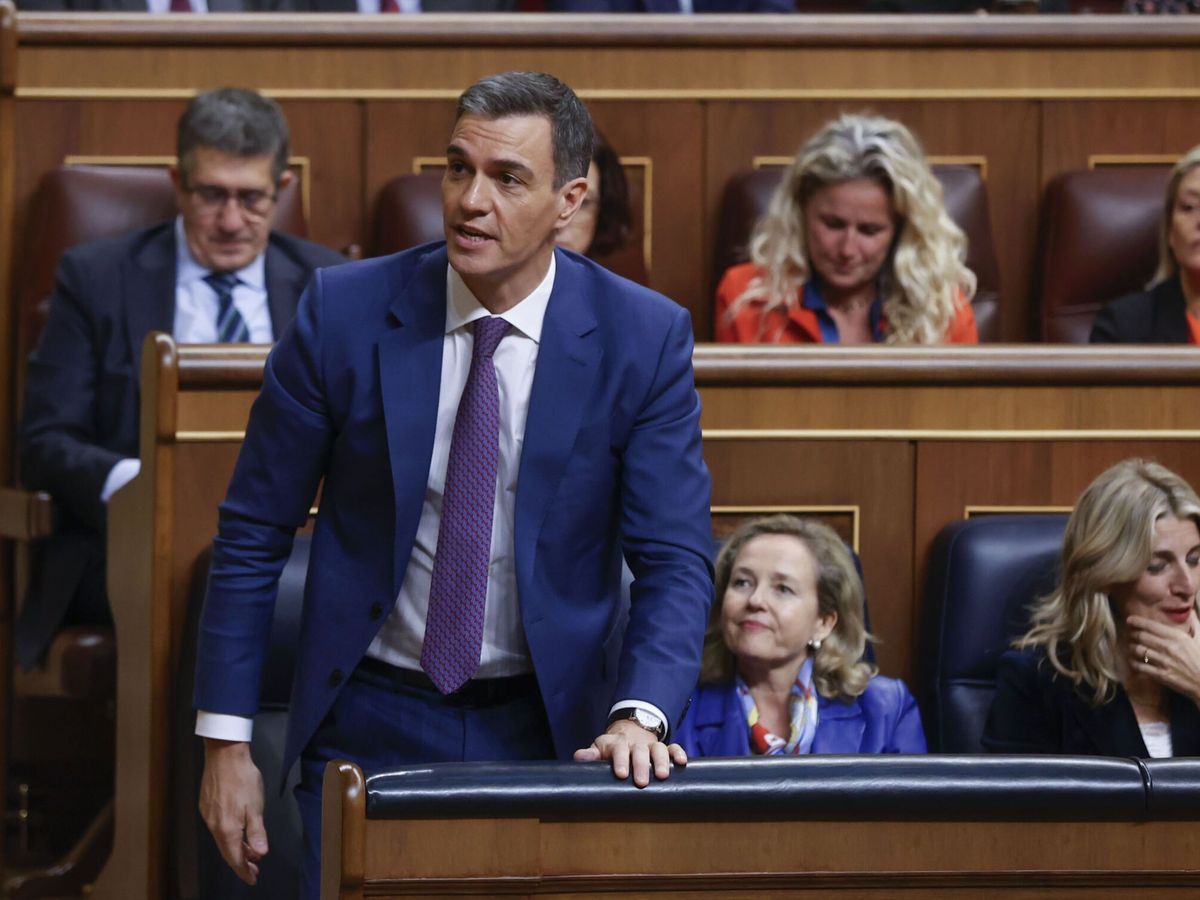 Foto: El presidente del Gobierno, Pedro Sánchez, durante la sesión de investidura. (EFE/Juan Carlos Hidalgo)