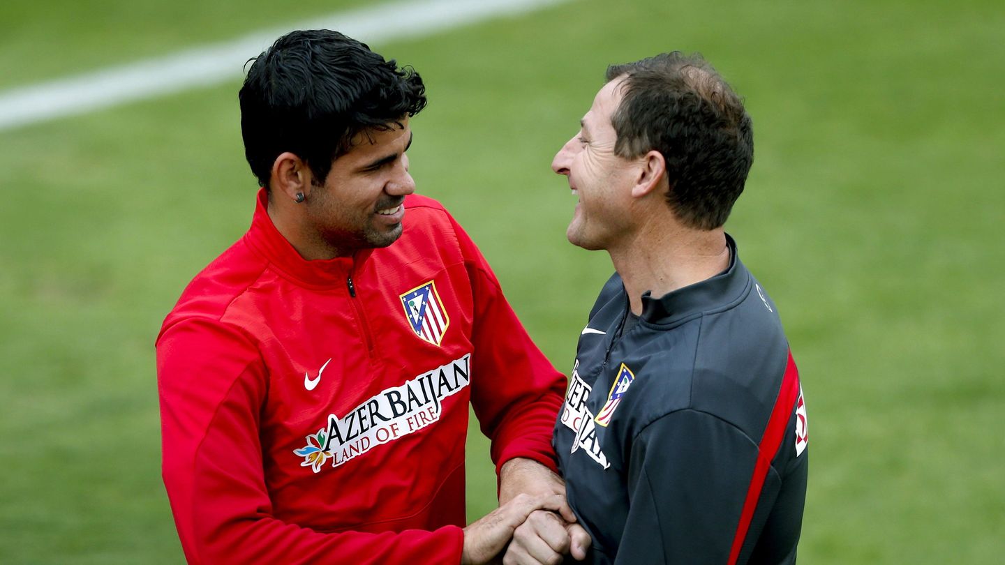 Vizcaíno bromea con Diego Costa en un entrenamiento. (EFE/Juanjo Martín)