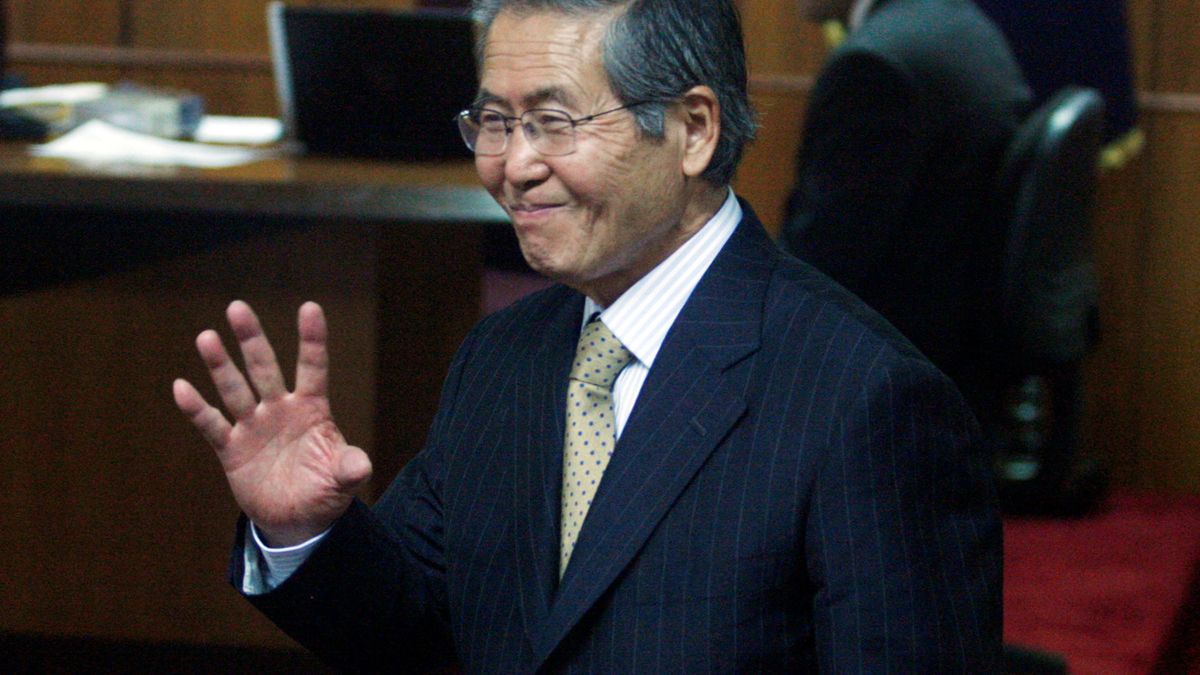 El presidente de Perú concede el indulto humanitario a Alberto Fujimori