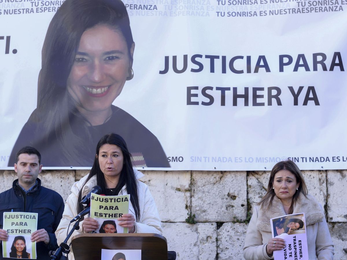 Foto: Concentración para reclamar justicia para Esther López. (EFE/Nacho Gallego)