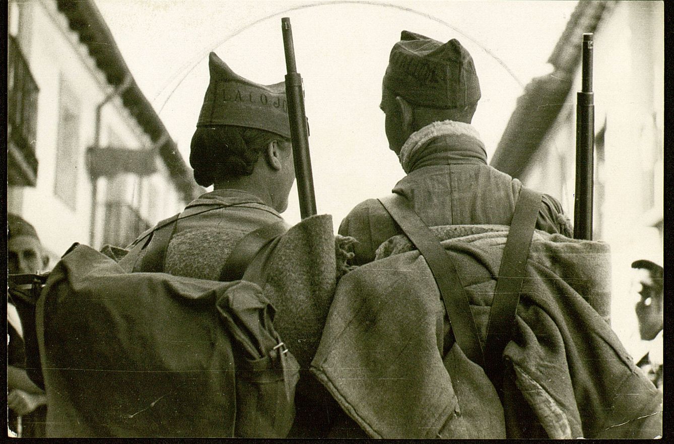 Dos milicianos en dirección al frente. Madrid, 1936. (Anónimo)