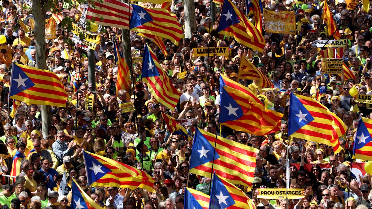 Los empresarios ven en la moción de censura una salida para salvar la ruptura en Cataluña