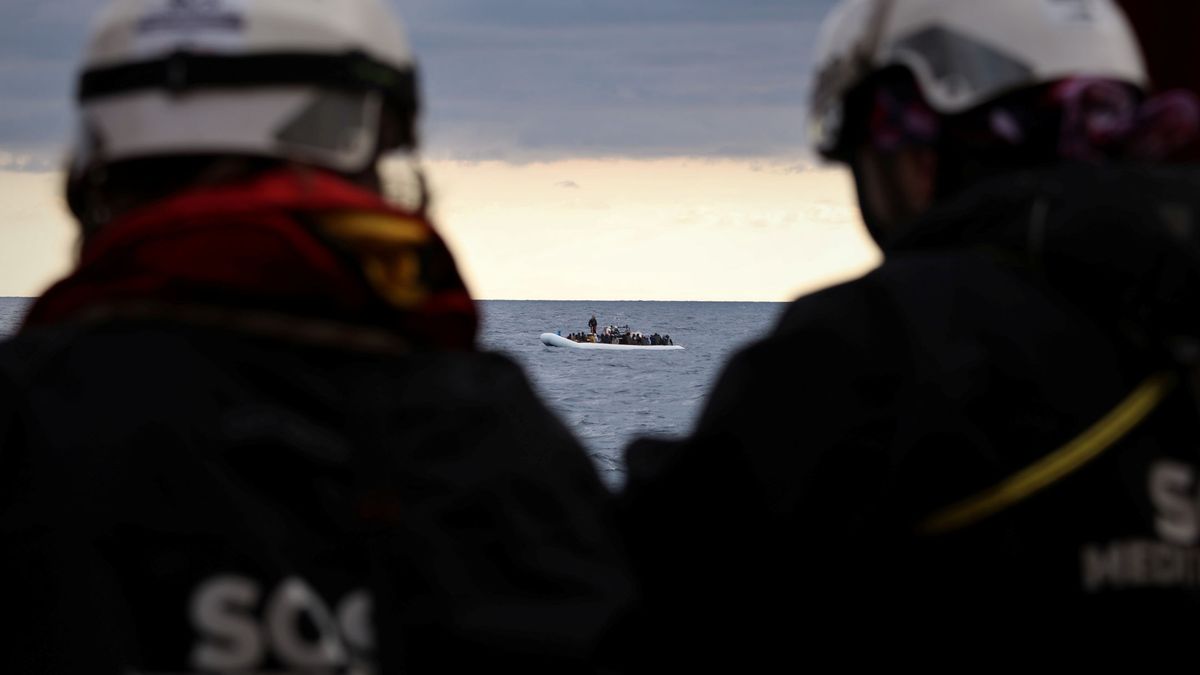 Los 180 migrantes del buque de rescate Ocean Viking siguen a la espera de un puerto